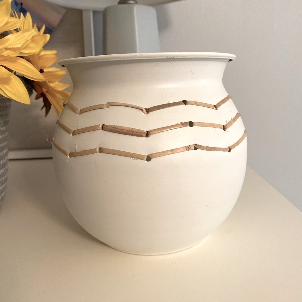 WHITE Vase